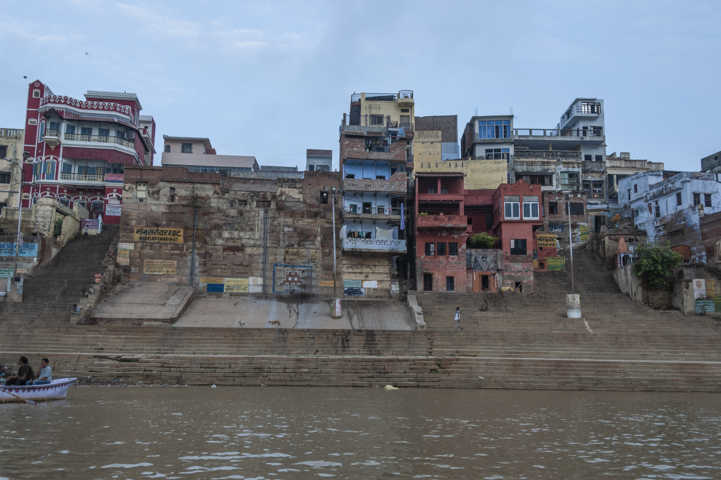 13 - India - Varanasi - rio Ganges - ghat